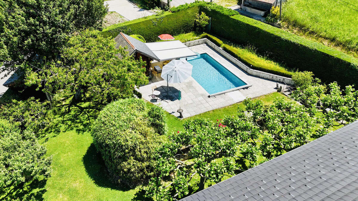 vue drone jardin - Maison à PRESILLY