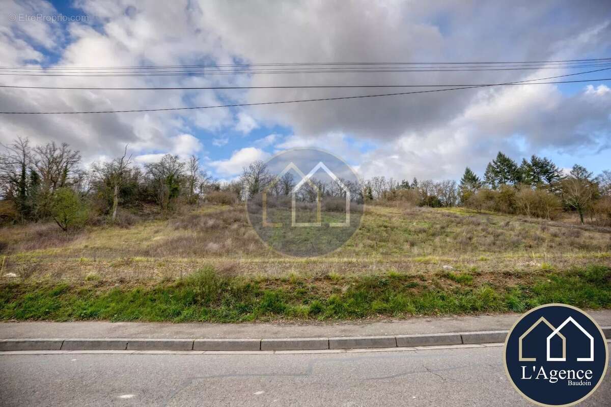 Terrain à EPERNON
