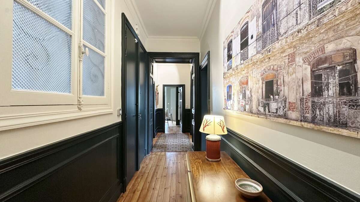 APPARTEMENT de type T4 DE 149 M2 AVEC TERRASSE DE 28 M2 + cave + de parking privatif - photo 10