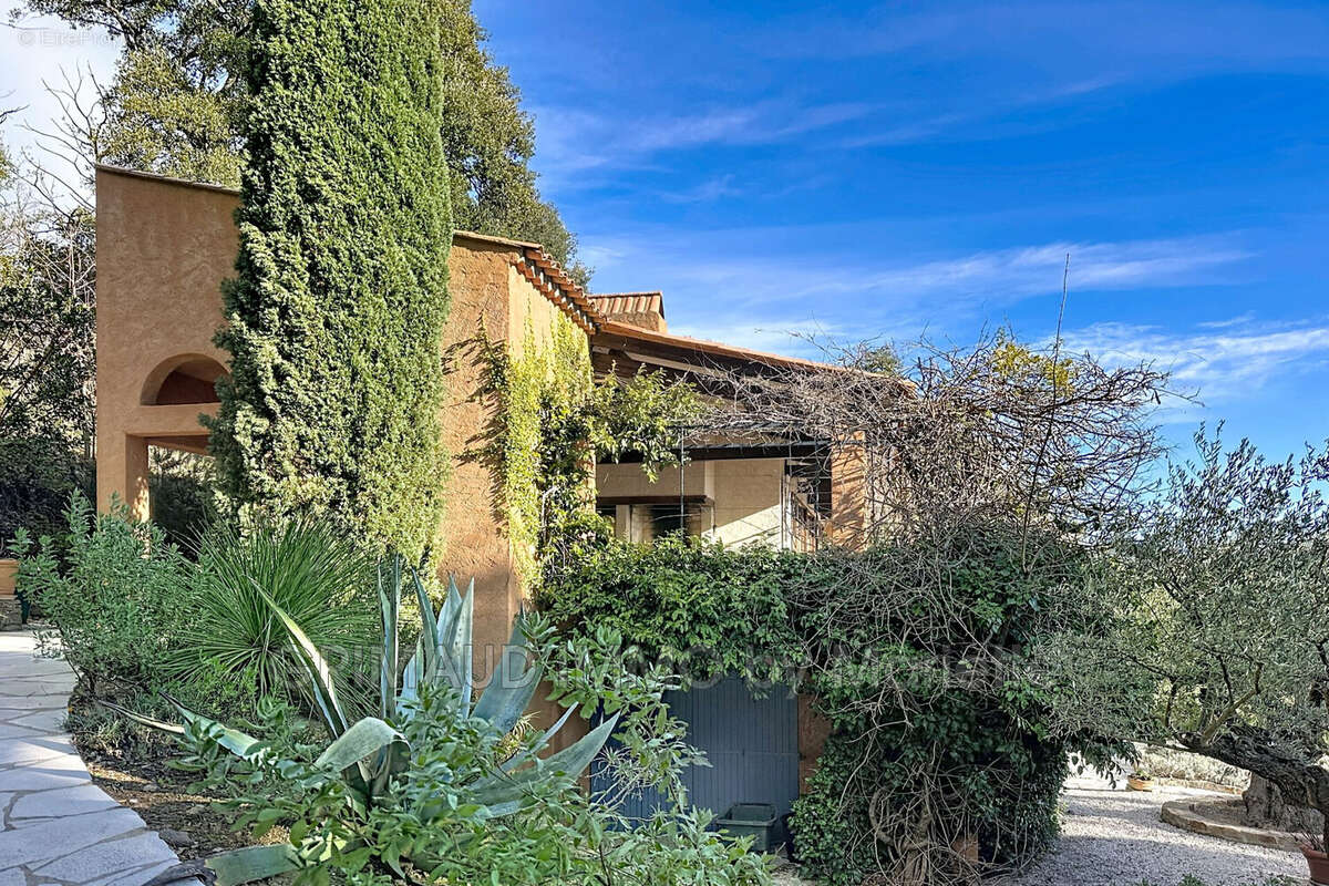 Maison à LA GARDE-FREINET