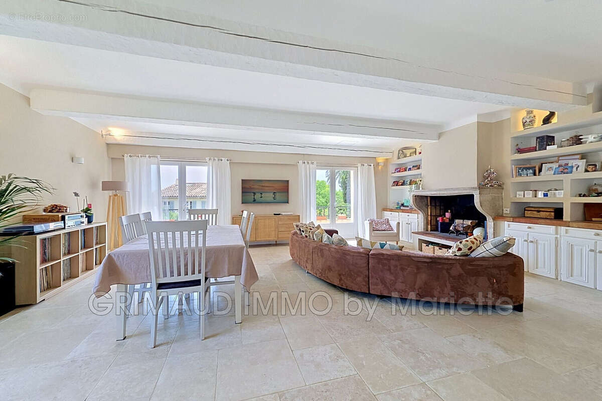 Appartement à GRIMAUD
