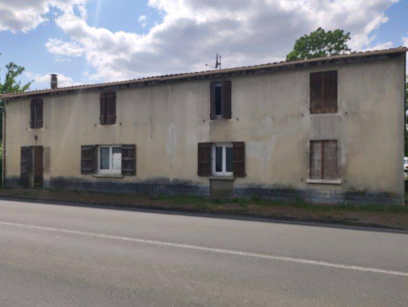 Photo 1 - Maison à CONSAC