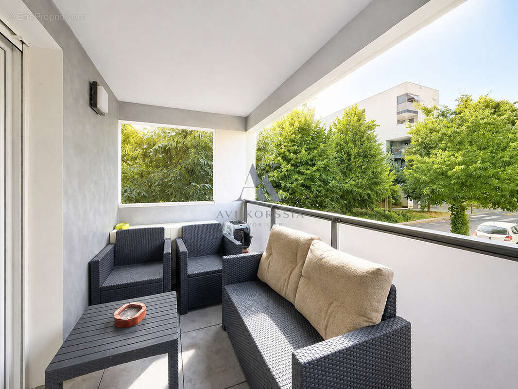 Vénissieux Centre   T2 récent 39 m2 avec balcon - photo 9