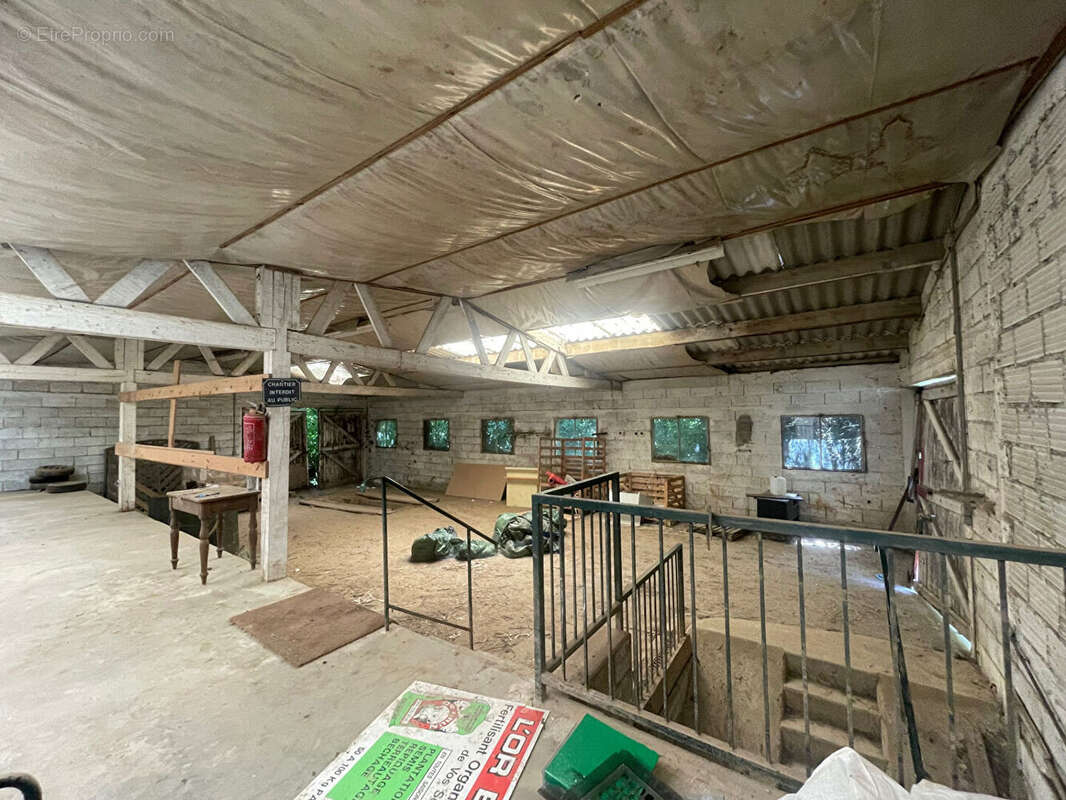 Commerce à BUCHERES