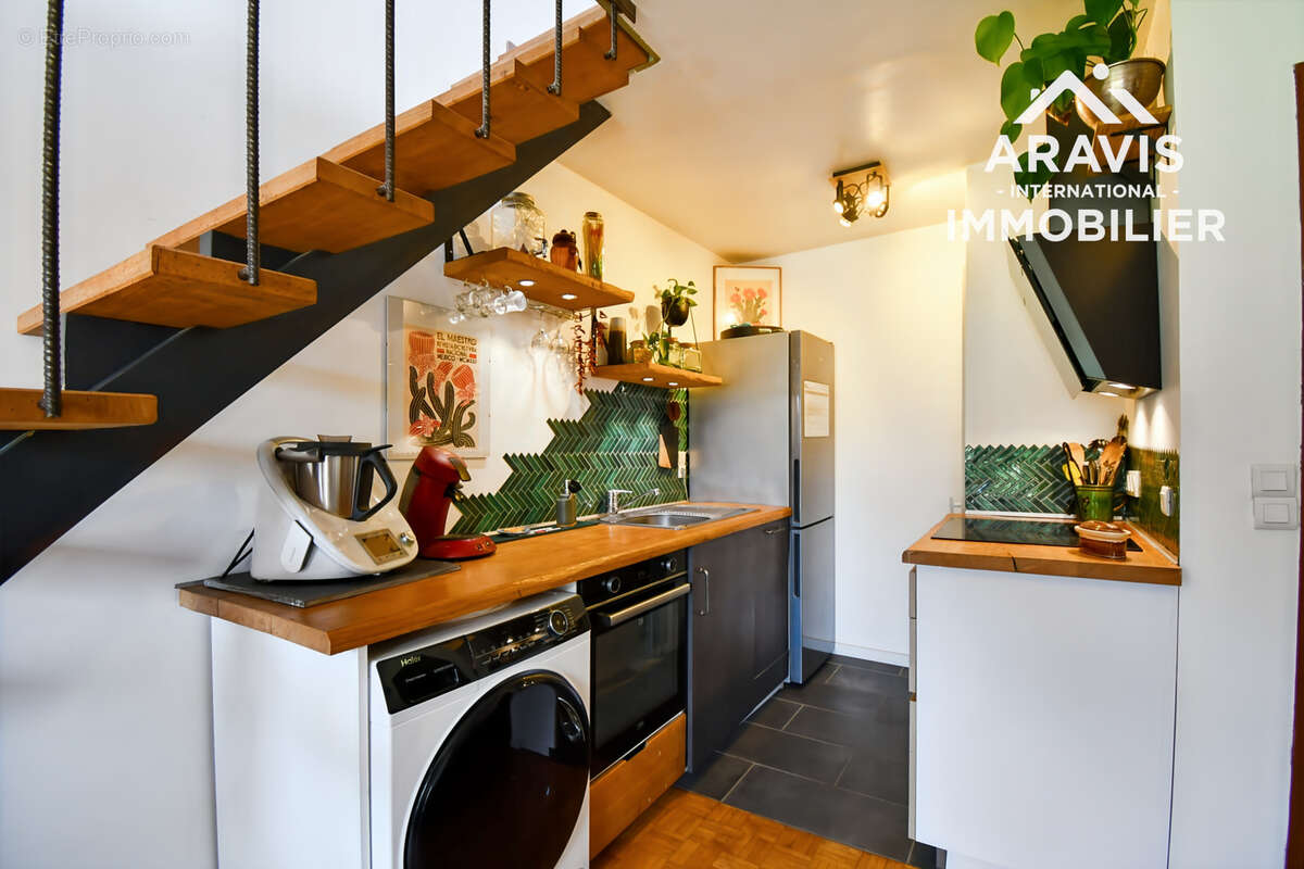 EXCLUSIVITÉ   Studio duplex avec balcon, vue montagnes et deux stationnements à Thônes - photo 4