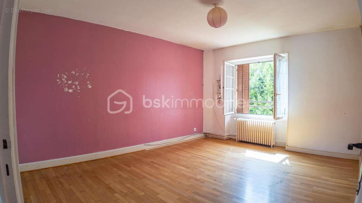 Surprenante maison de caractère à rafraîchir pour un projet familial ou professionnel - photo 17