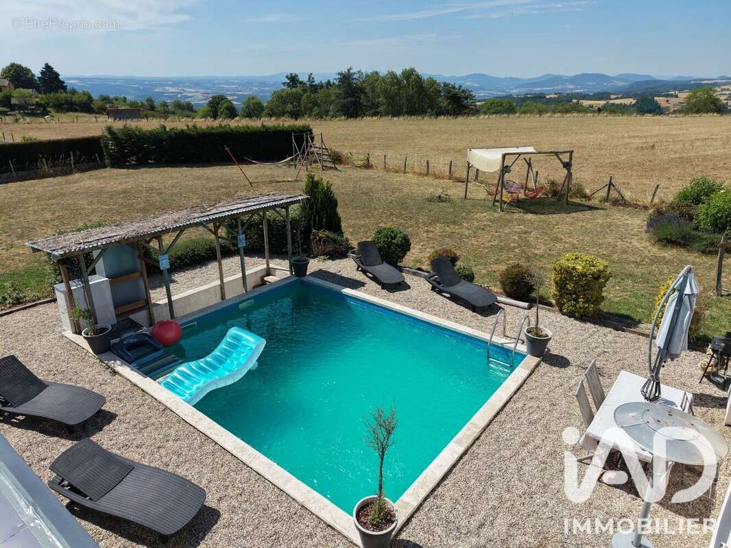 Maison 180 m² à Saint-Maurice-En-Gourgois  - photo 4