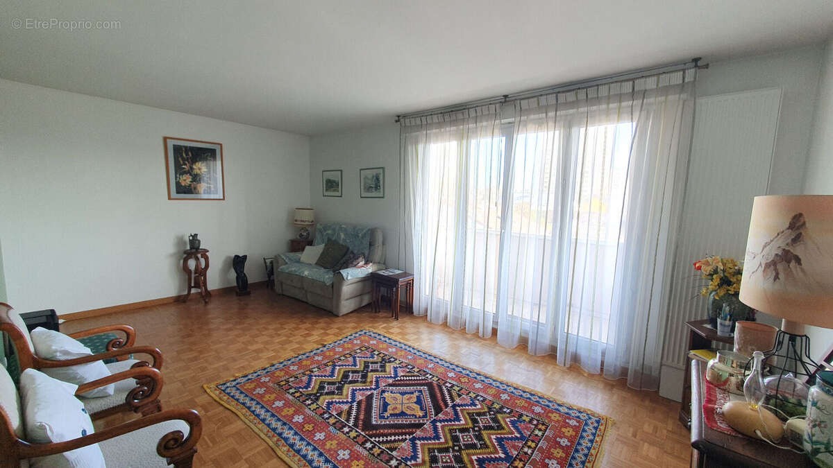 Appartement à L&#039;HAY-LES-ROSES