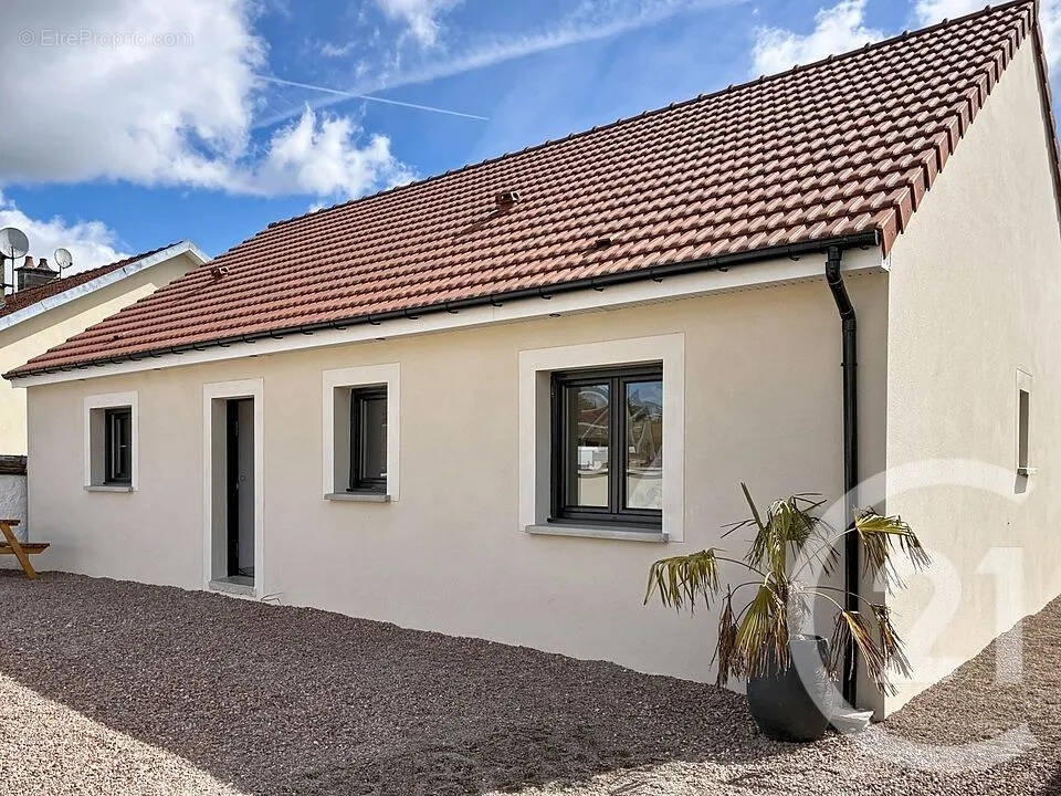 Maison à ESTISSAC