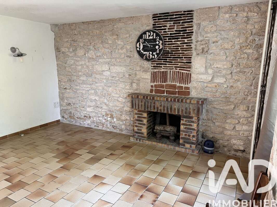 Maison 210 m² à Le Grand-Madieu  - photo 7