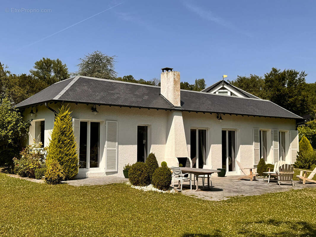 Maison à SAINT-NOM-LA-BRETECHE