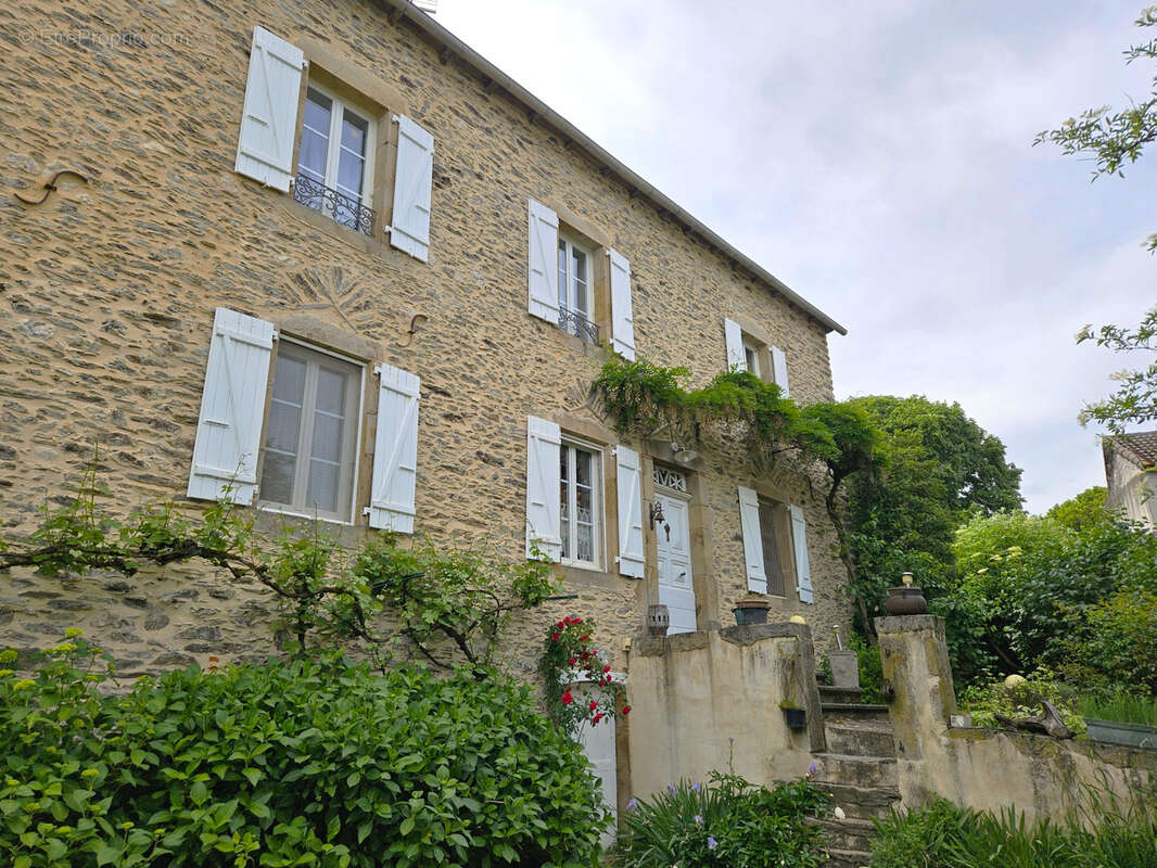 Maison à LA SALVETAT-PEYRALES