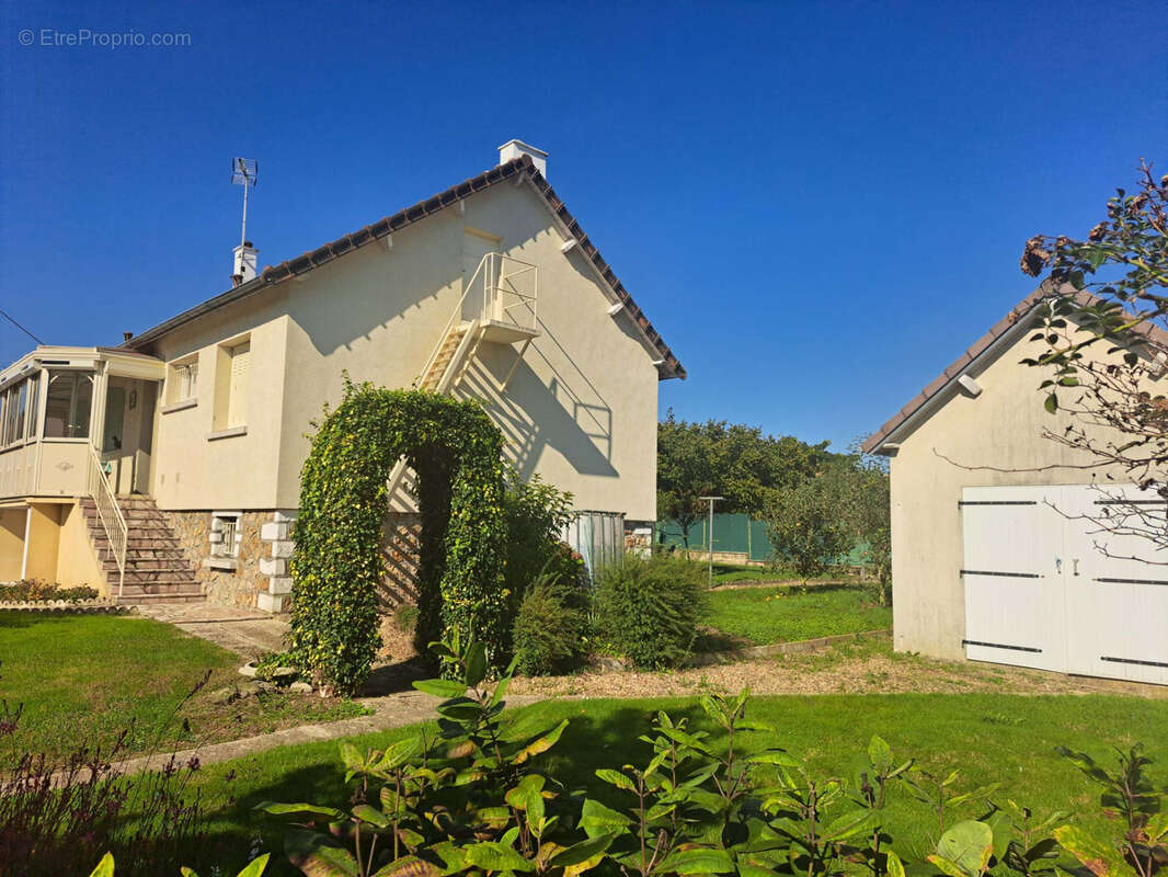 Maison à BESSE-SUR-BRAYE