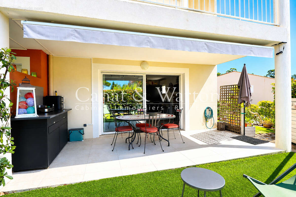 Sous offre: castel carla, t 3 en rez de jardin à cavalaire dans résidence de standing avec piscine - photo 4