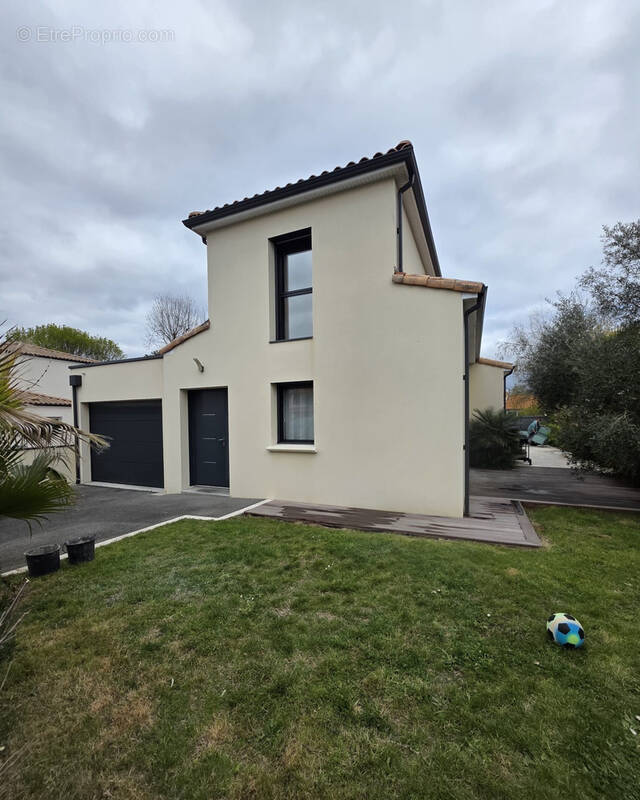 Maison à BOUGUENAIS