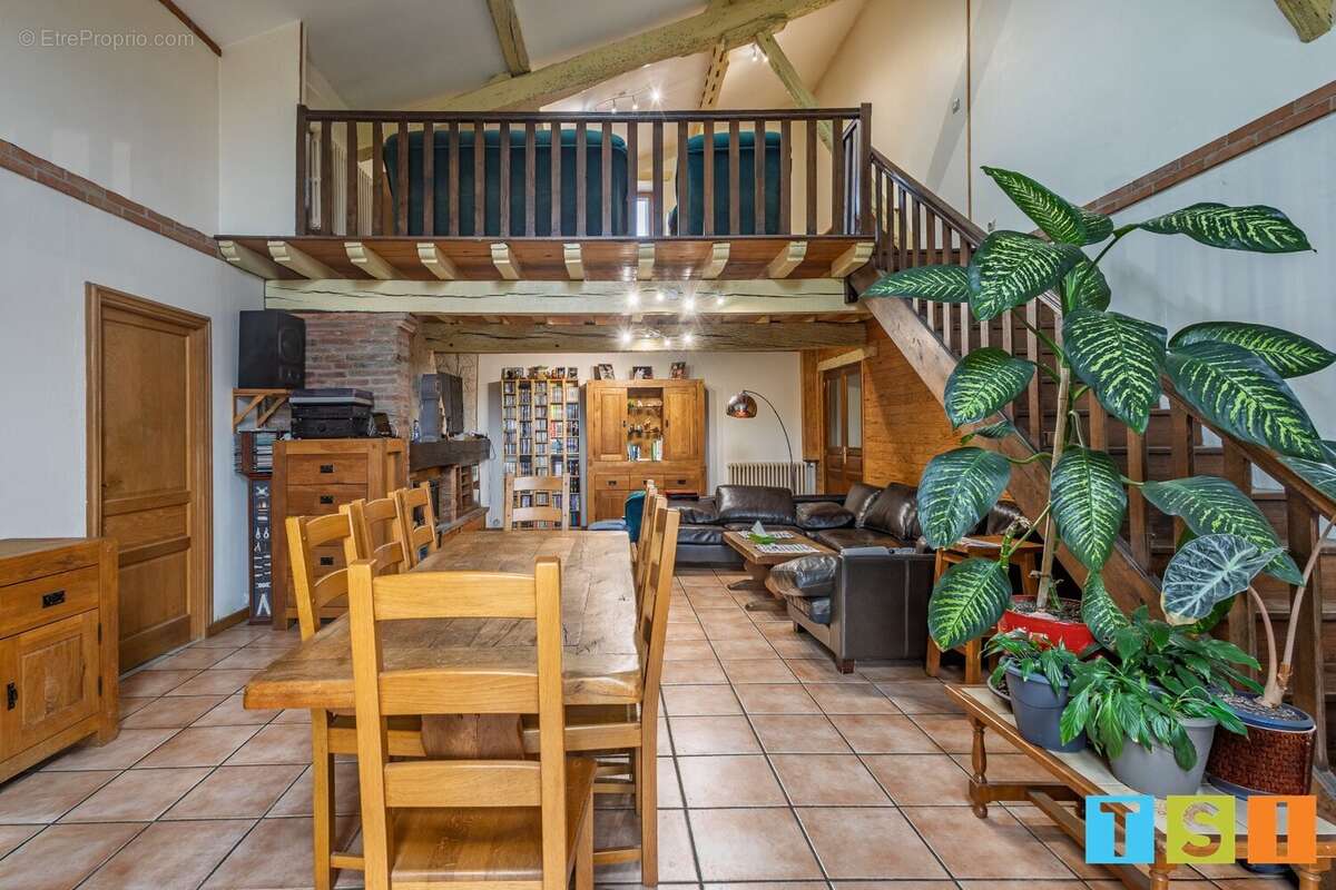 Maison à POUY-DE-TOUGES