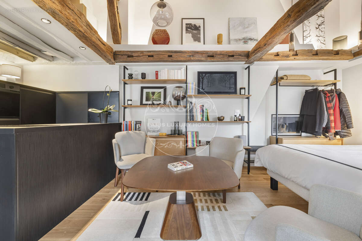 Appartement à PARIS-1E