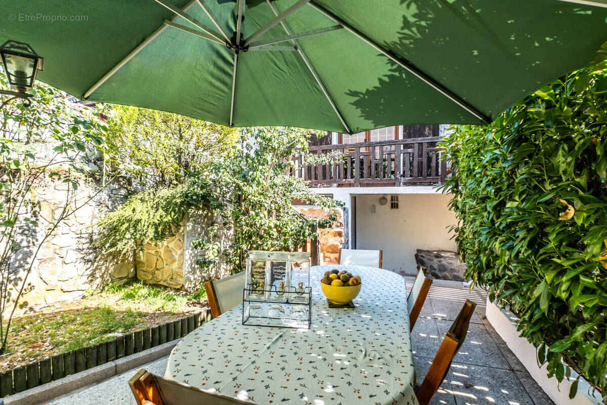 Maison à VETRAZ-MONTHOUX
