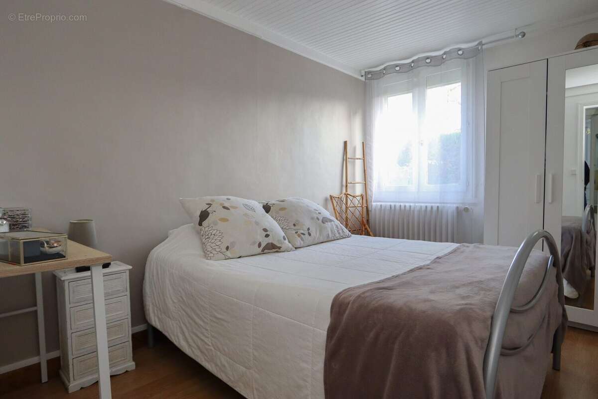 Maison à SAINT-JEAN-DE-LA-RUELLE