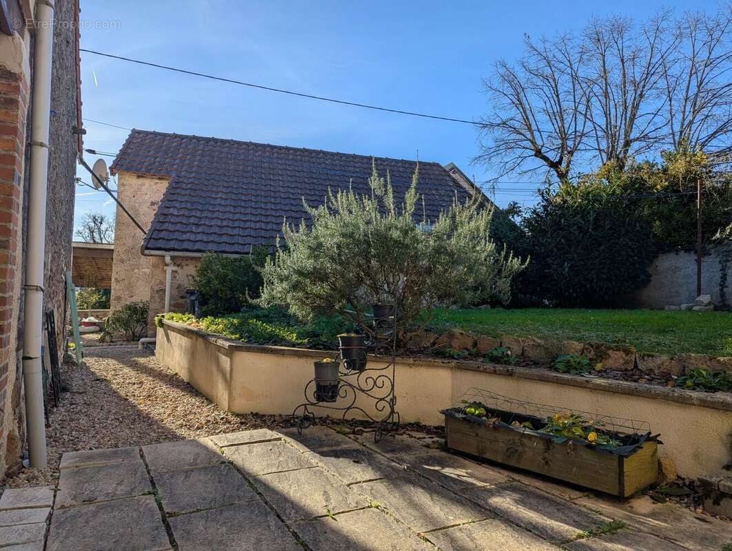 Maison à BRIGUEIL-LE-CHANTRE