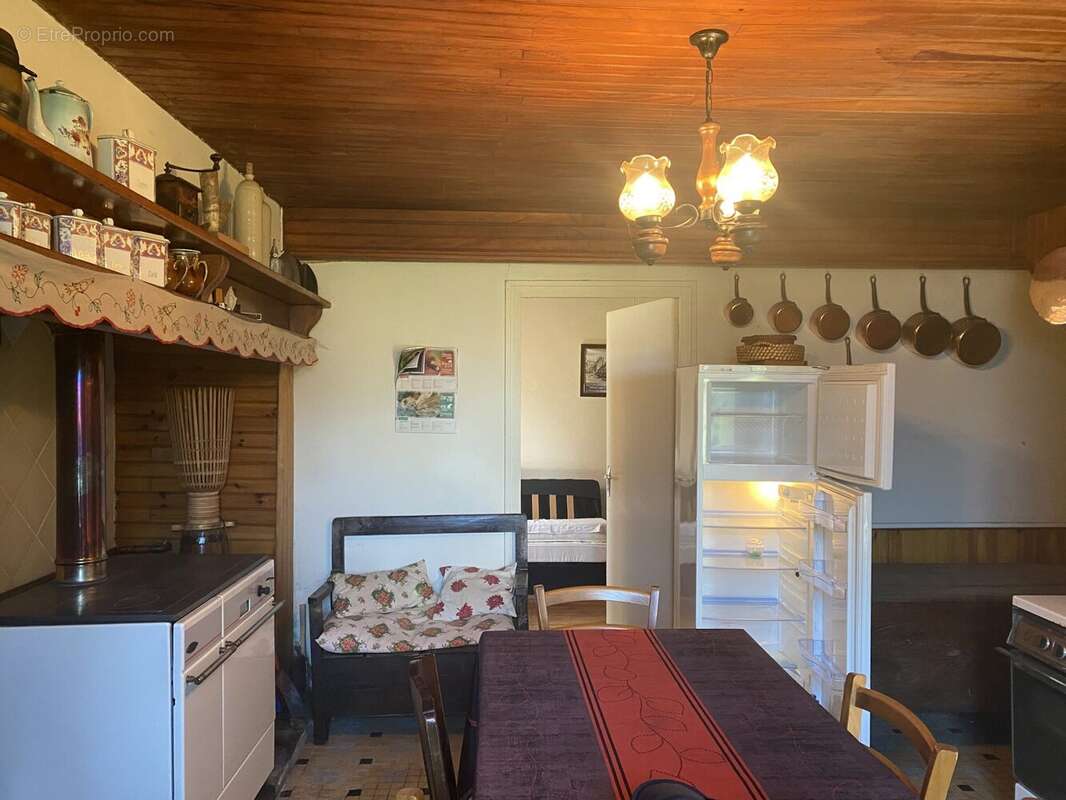 Maison à PEROLS-SUR-VEZERE