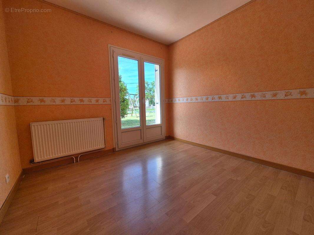 À VENDRE – Maison familiale de 107 m² avec grand jardin clos et grand garage aux portes du Château de Chambord – Maslives (41250 - photo 11