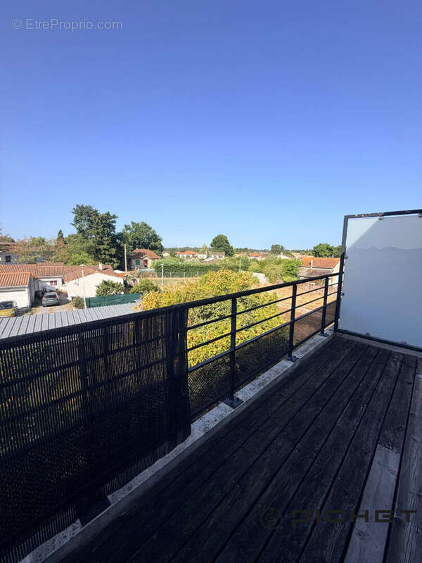 Appartement Le Haillan 2 pièce(s) 49.5 m2 avec grand balcon et parking couvert - photo 4