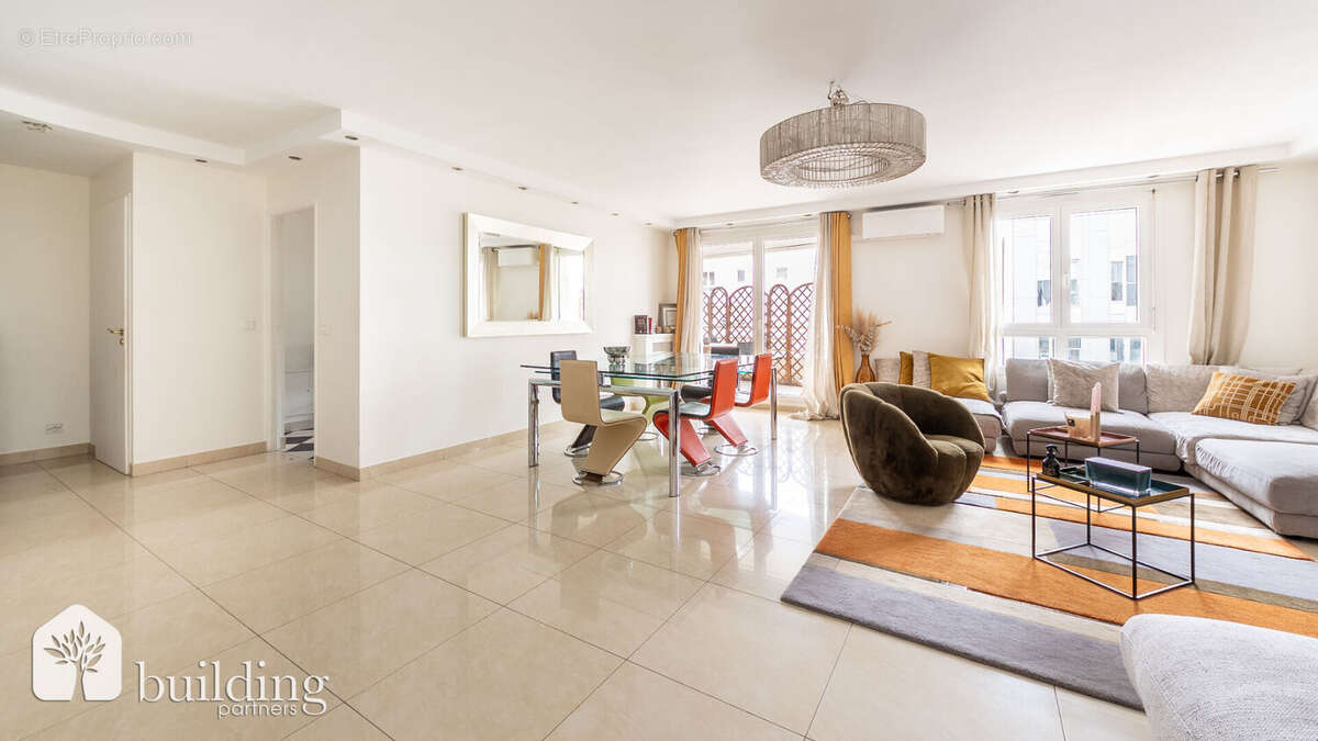 Levallois-Perret Greffulhe - Appartement familial 5 pièces avec terrasse et balcon de 120 m² - photo 3