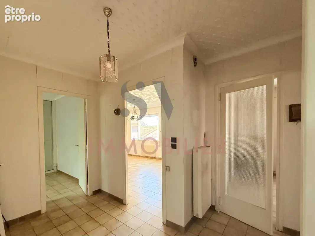 BÉZIERS — Maison à fort potentiel avec jardin et garage. - photo 6