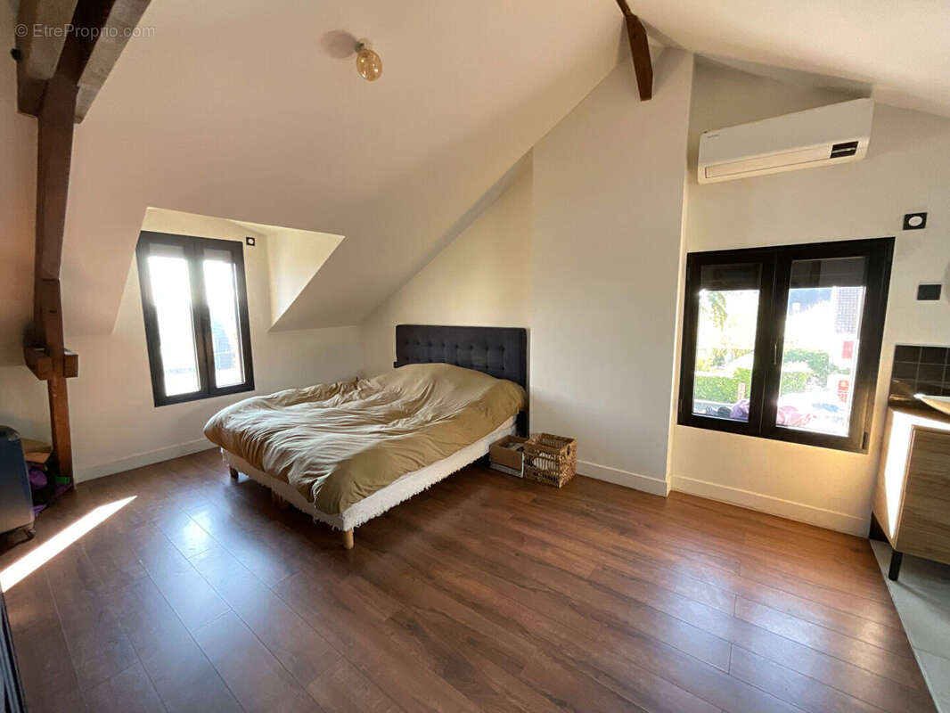 Maison à CHANTELOUP-LES-VIGNES