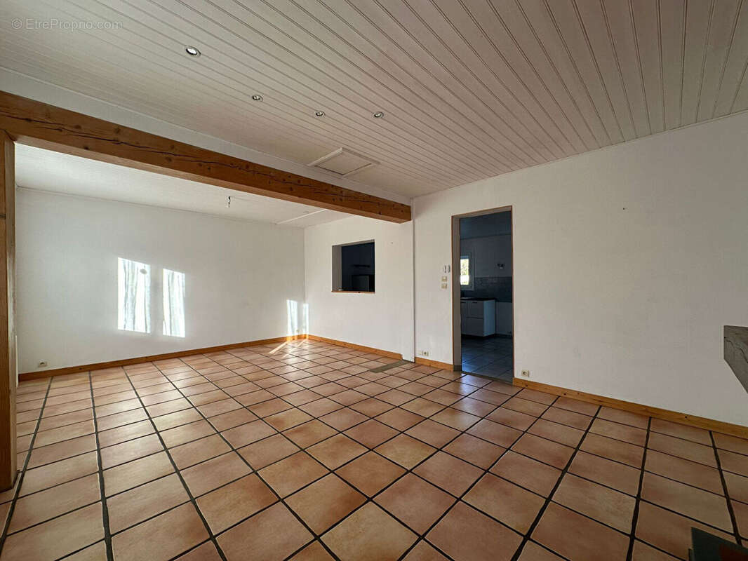 Maison à COMMEQUIERS