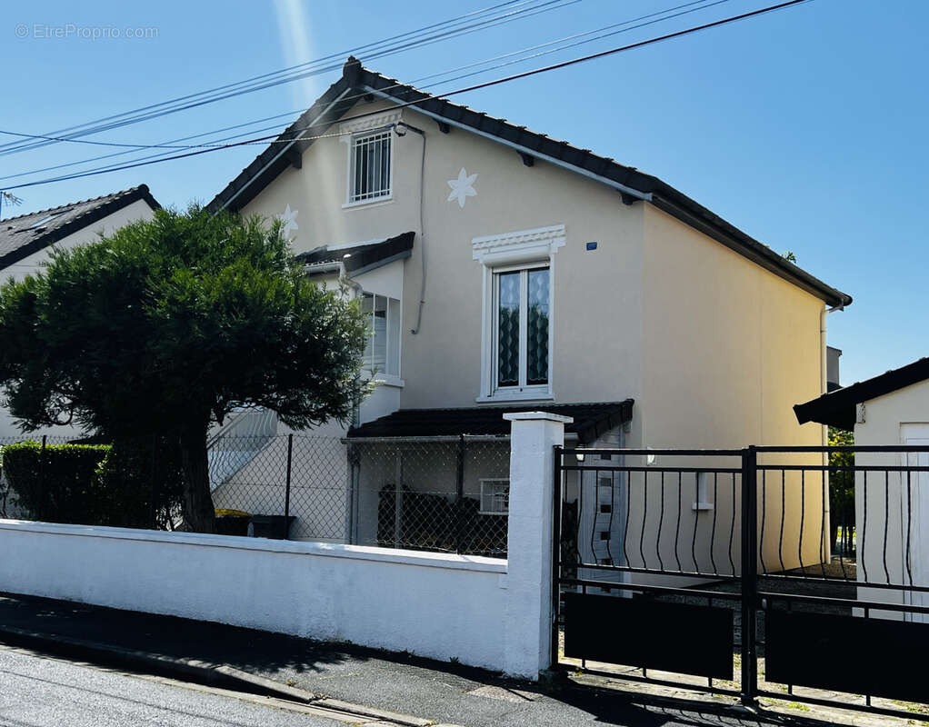 Maison à VAUJOURS