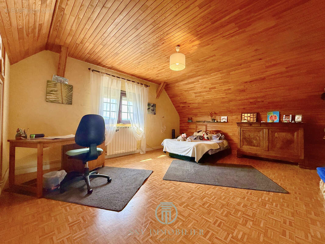 Propriété familiale • 8 chambres • plus d’1 hectare • dépendances - photo 14