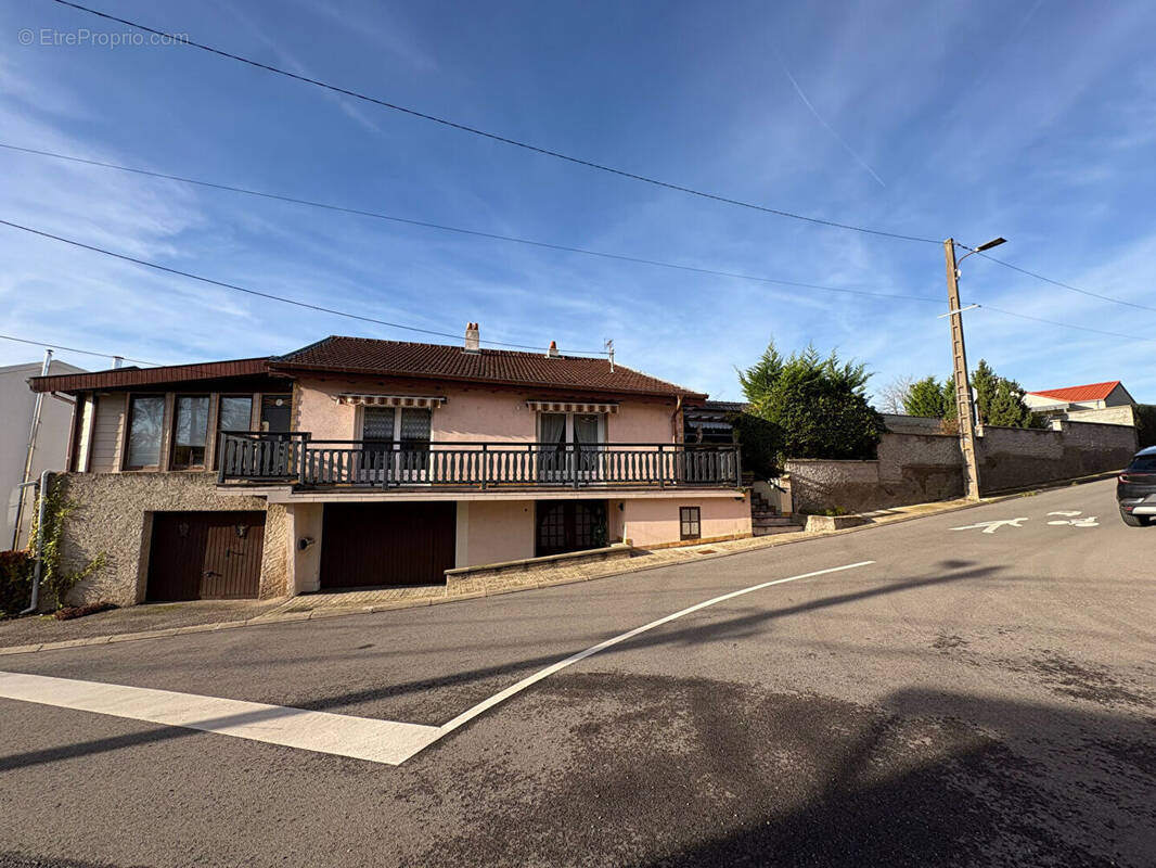 Maison à COURCELLES-CHAUSSY