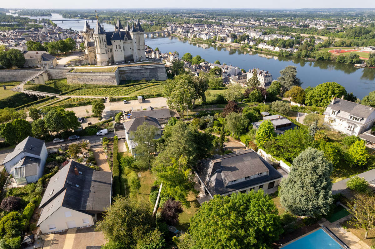 Propriete d'exception à vendre à SAUMUR (49400)  Panorama d'exception sur le château et la Loire - 328m² - 2278m²-piscine - photo 25