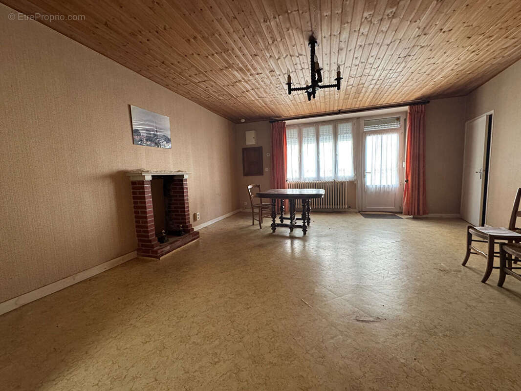 Maison à LA CHAPELLE-PALLUAU