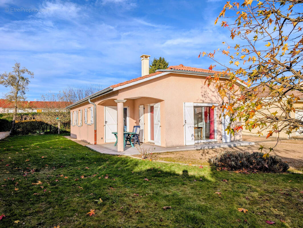 Maison à SAINT-DENIS-LES-BOURG