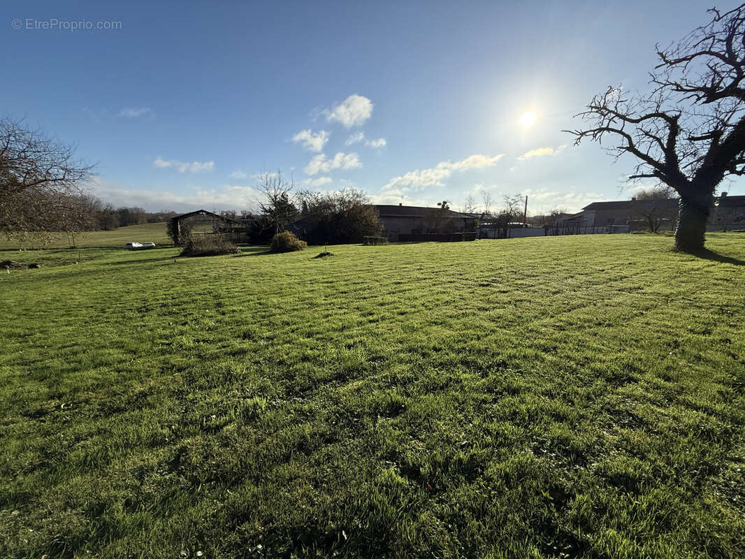 Terrain à GARNERANS