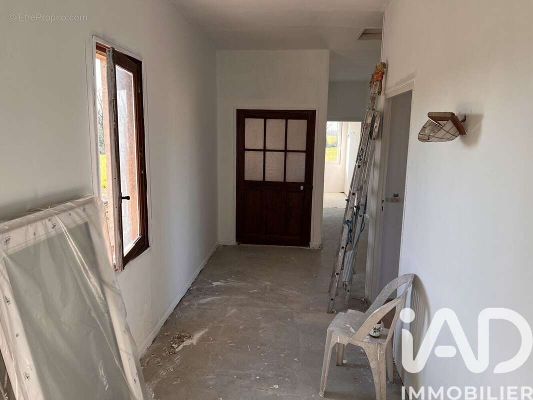 Maison 143 m² à Asnieres-Sur-Blour  - photo 8