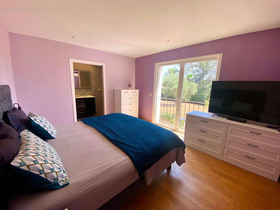 Maison à BAGNOLS-EN-FORET