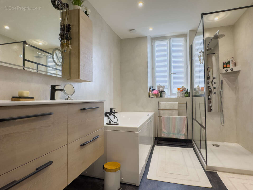 Maison à SAINT-JULIEN-EN-SAINT-ALBAN