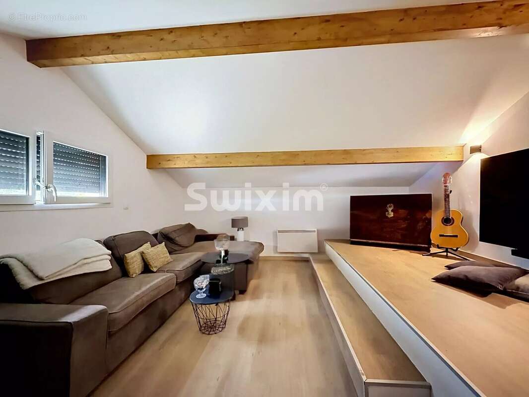 Propriété moderne avec piscine près de la frontière - photo 9