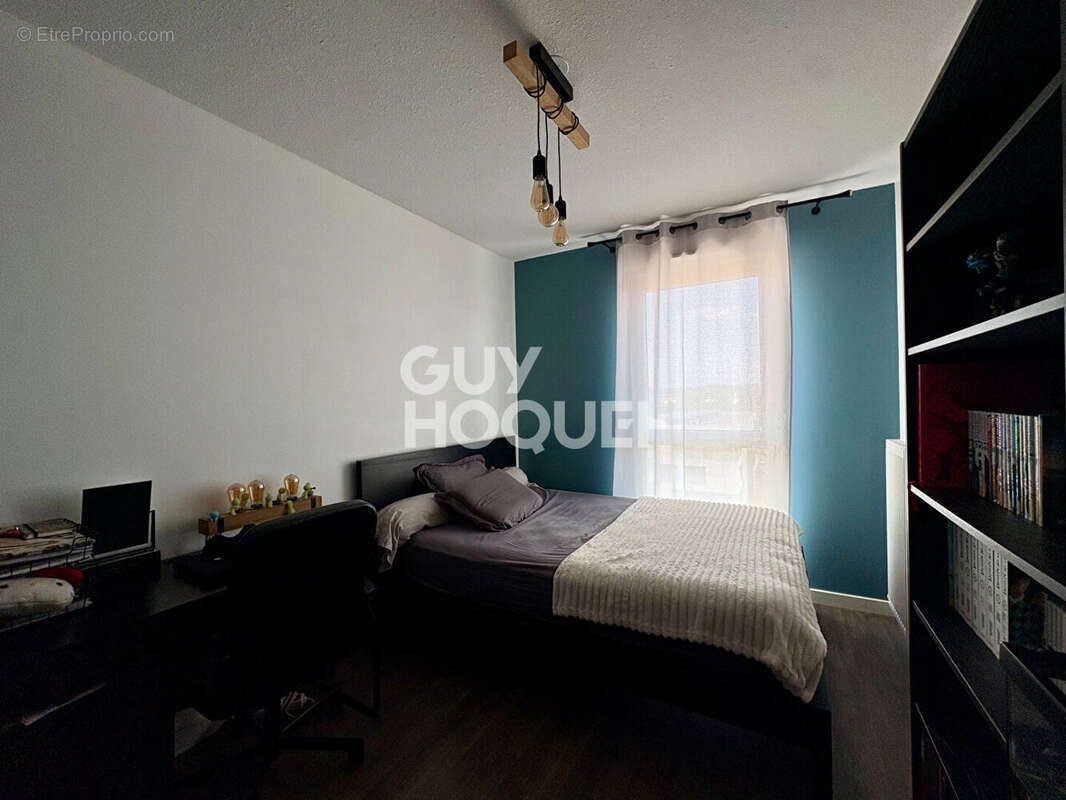 Dernier étage : T5 récent de 97 m² avec terrasse, climatisation et 2 garages - photo 13
