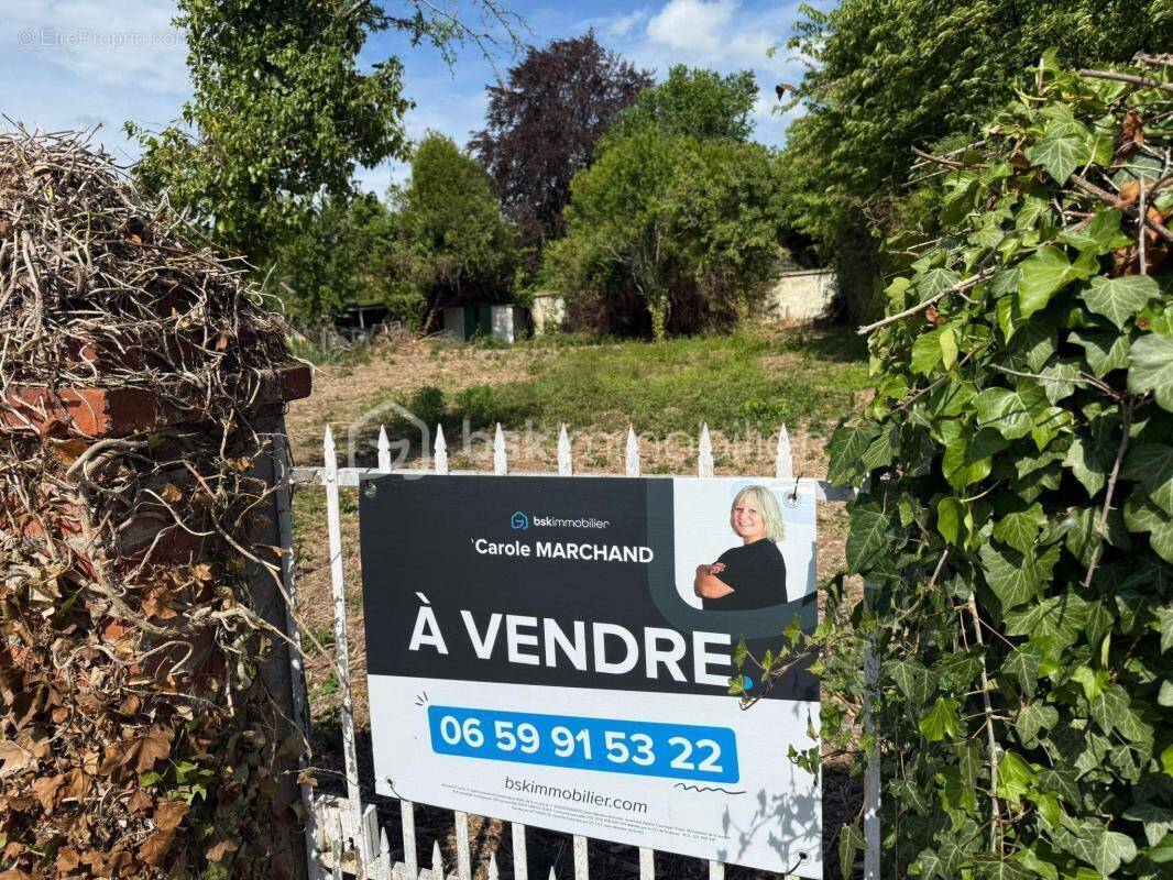 Terrain à SAINT-CHRISTOPHE-SUR-LE-NAIS