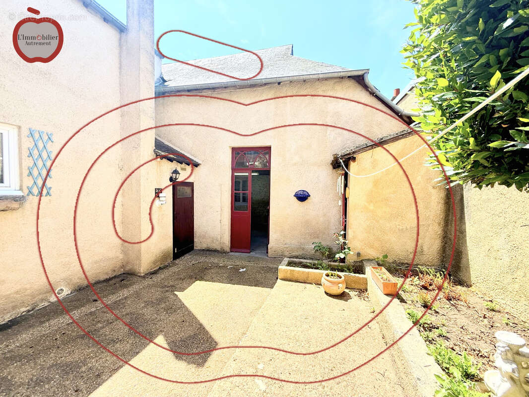 Maison de caractere avec cour et garage - centre ville historique - photo 31