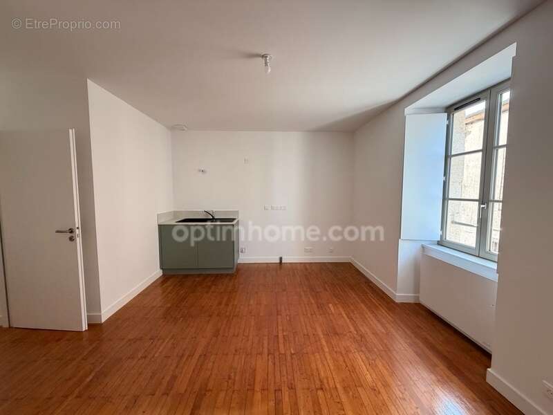 Appartement à vendre 3 pièces MORTAGNE SUR SEVRE (85) - photo 4