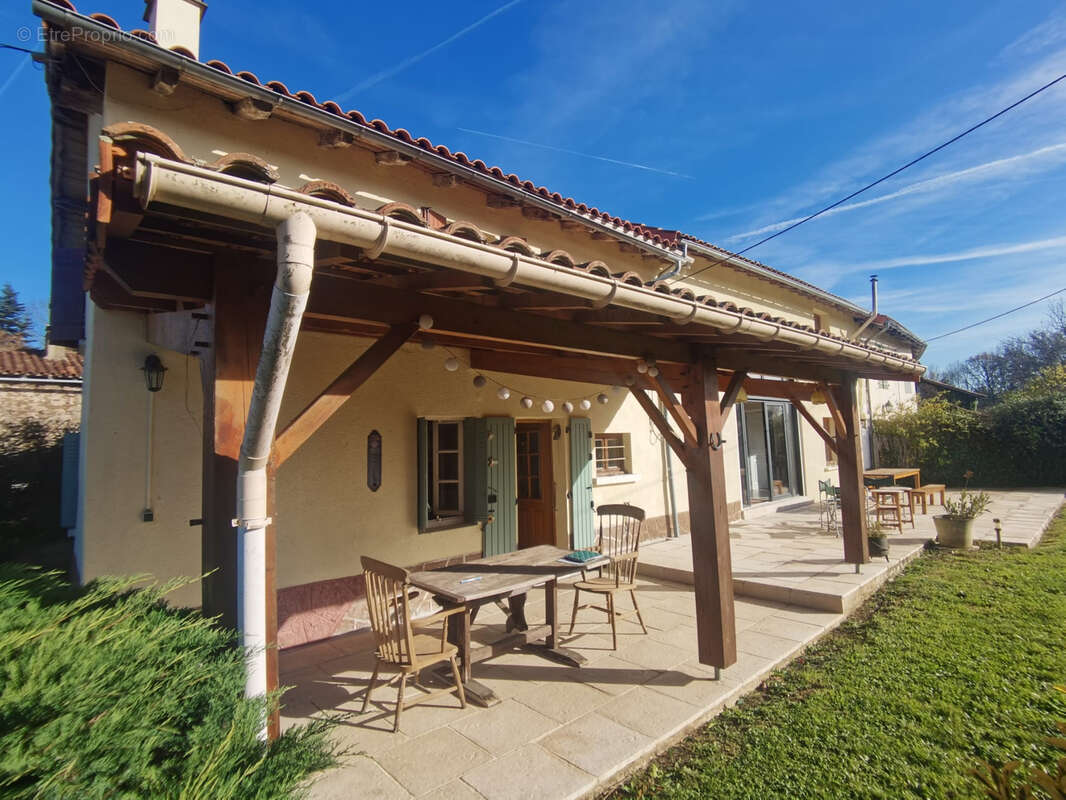 Maison à CHERVES-CHATELARS