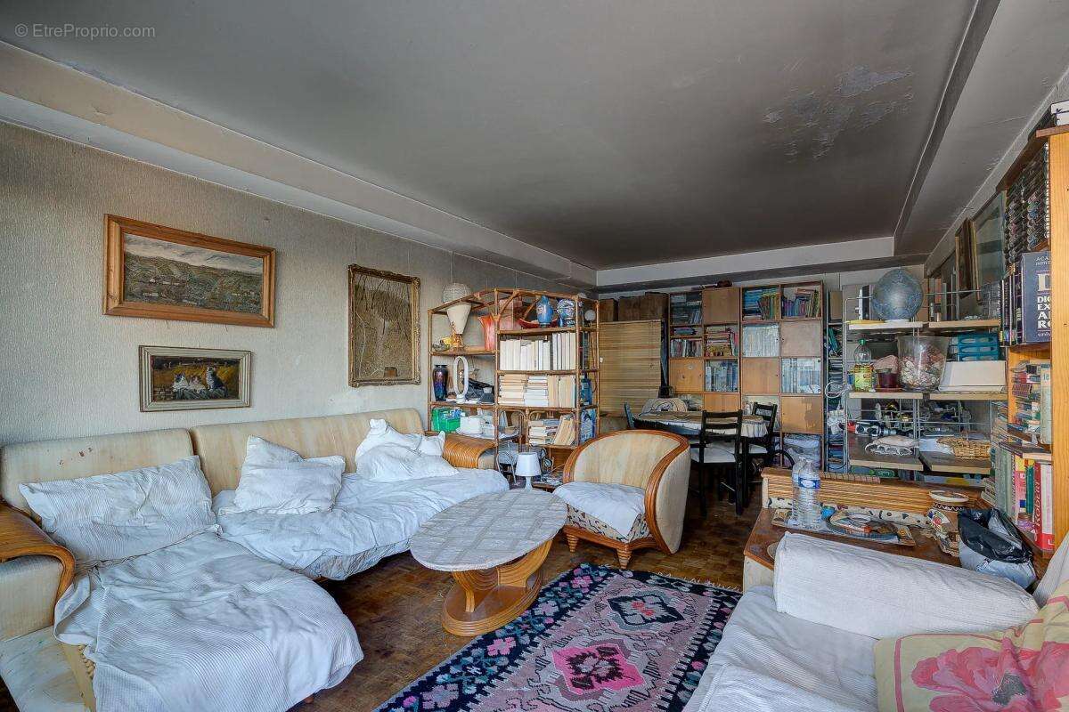 Appartement à COURBEVOIE