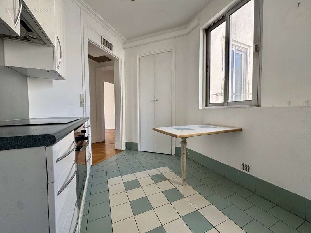 Appartement à MARSEILLE-6E