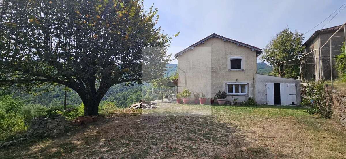 Maison à LE COLLET-DE-DEZE